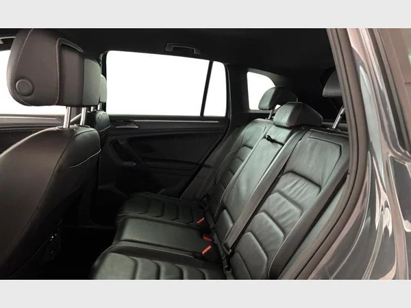 Volkswagen Tiguan (2021) — foto 3 van 35