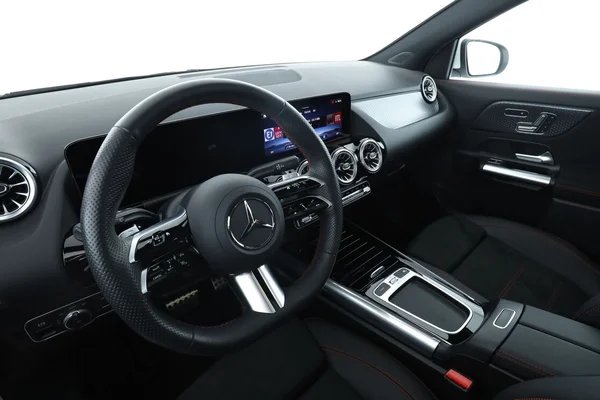 Mercedes-Benz GLA-Klasse (2024) — foto 2 van 16