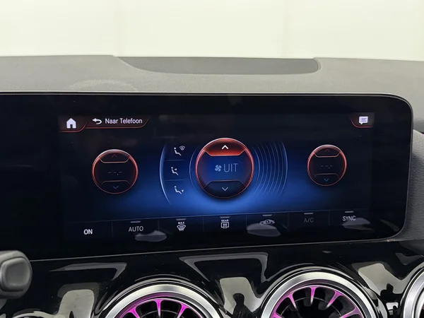 MERCEDES GLA 180 (2022) — foto 18 van 30