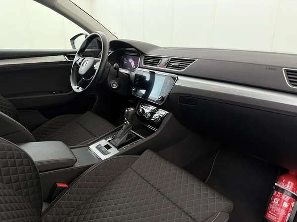 SKODA Superb (2022) — foto 3 van 31