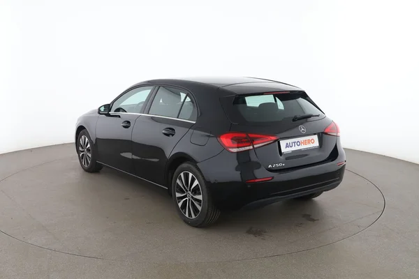 Mercedes-Benz A-Klasse (2022) — foto 10 van 16