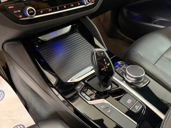 BMW X4 (2021) — foto 8 van 30