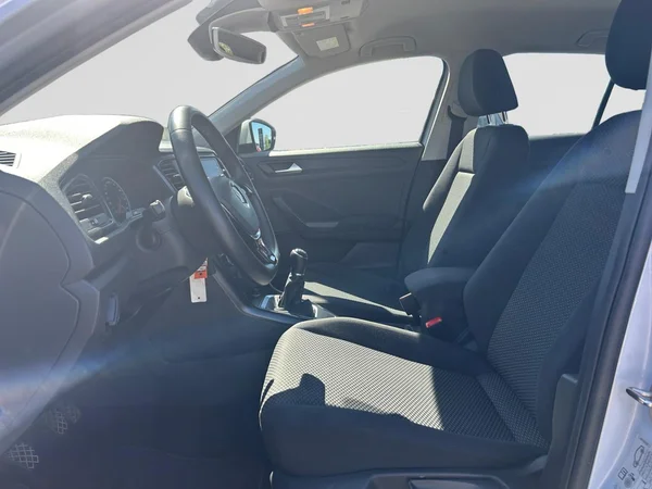 VOLKSWAGEN T-Roc (2019) — foto 20 van 24
