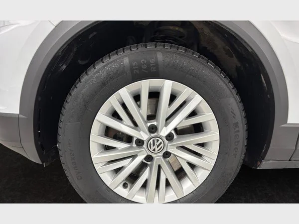 Volkswagen T-Roc (2018) — foto 14 van 15