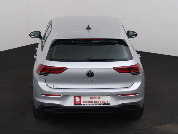 VOLKSWAGEN Golf (2024) — foto 25 van 28