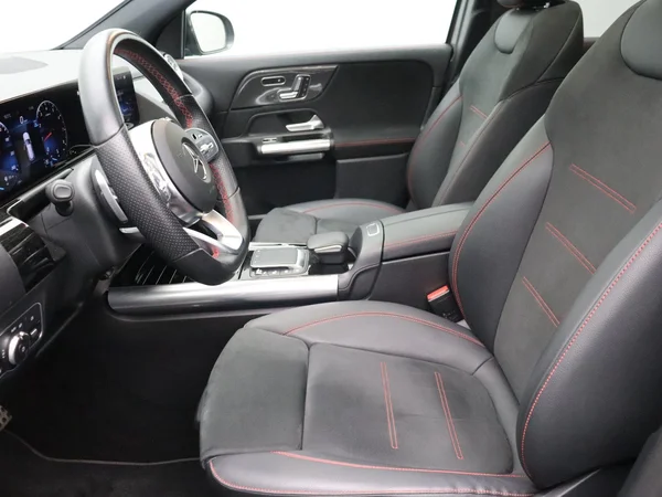 Mercedes-Benz GLA (2021) — foto 7 van 27