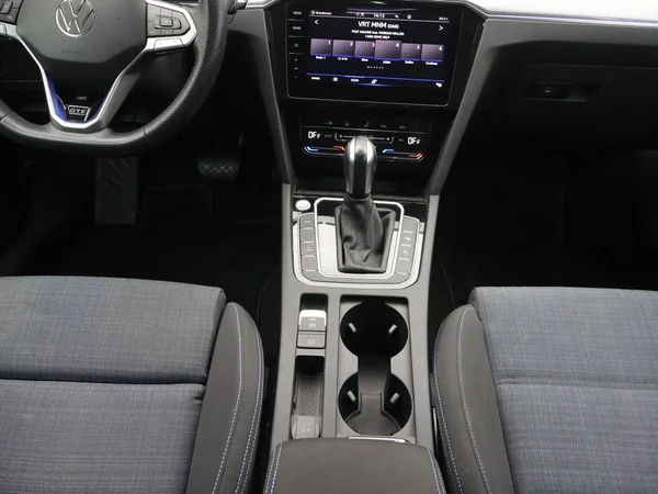 Volkswagen Passat (2022) — foto 10 van 30