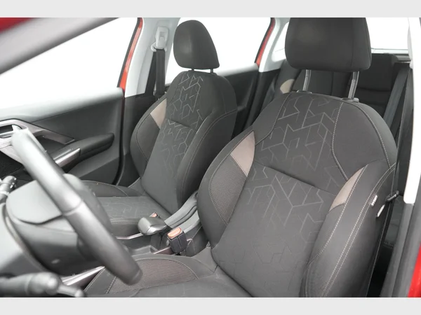 PEUGEOT 2008 (2014) — foto 11 van 20