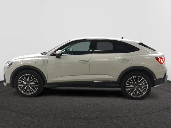 AUDI Q3 Sportback PHEV (2022) — foto 12 van 23