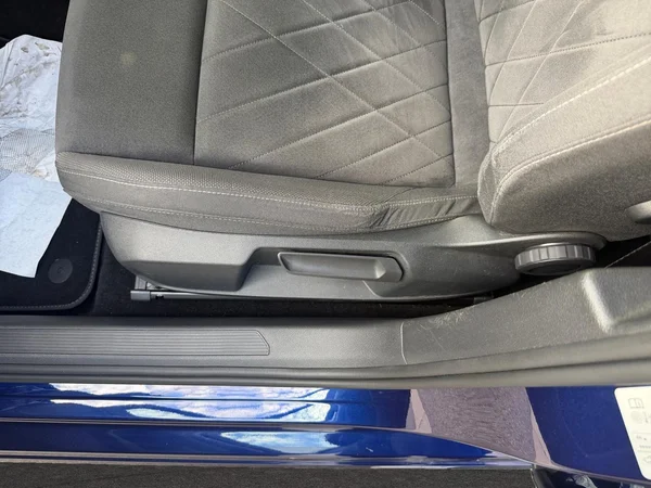 VOLKSWAGEN Golf VIII SW (2025) — foto 4 van 19