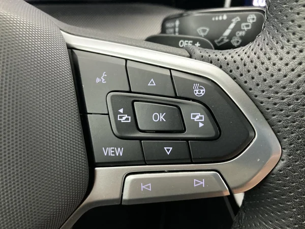 VOLKSWAGEN Golf VIII (2025) — foto 4 van 36