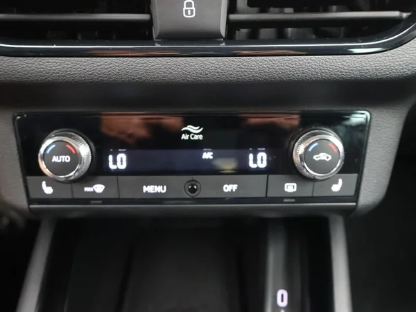 SKODA Kamiq (2024) — foto 9 van 28