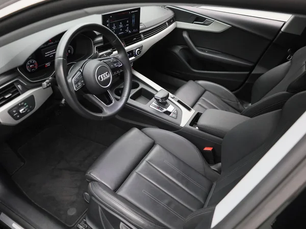 Audi A5 (2022) — foto 9 van 48