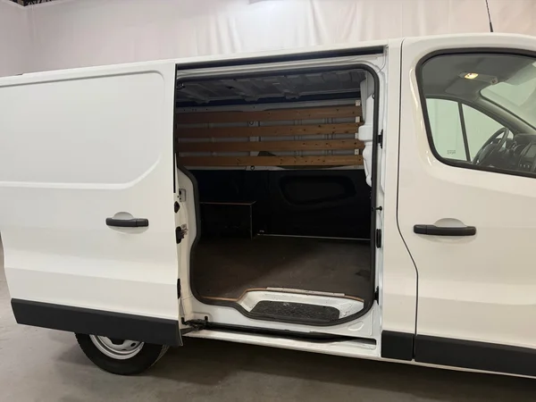 Renault Trafic (2021) — foto 15 van 25