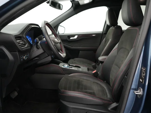 Ford Kuga (2023) — foto 3 van 28