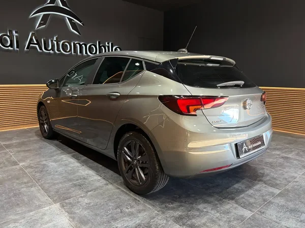 Opel Astra (2021) — foto 20 van 23