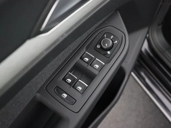 VOLKSWAGEN Golf (2024) — foto 20 van 28
