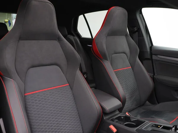 VOLKSWAGEN Golf VIII GTI (2021) — foto 29 van 30