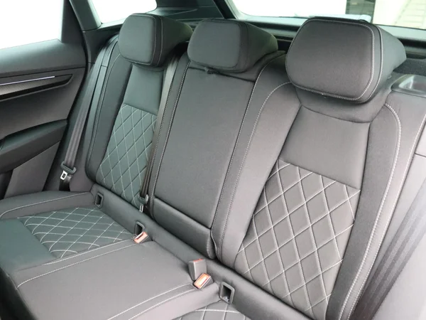 Škoda Karoq (2026) — foto 8 van 28