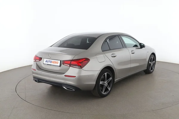 Mercedes-Benz A-Klasse (2020) — foto 12 van 16