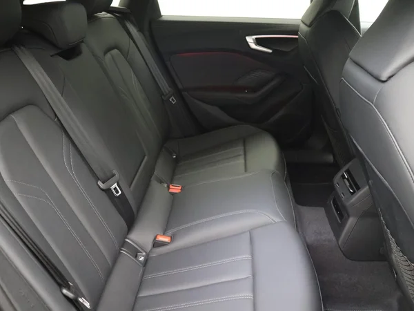 AUDI A5 Avant e-hybrid (PHEV) (2026) — foto 14 van 25