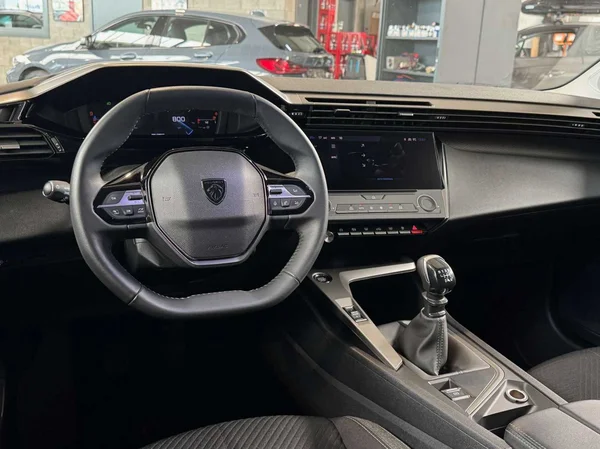 Peugeot 308 SW (2023) — foto 14 van 15