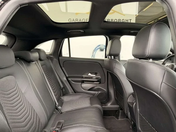 Mercedes-Benz GLA (2023) — foto 21 van 22