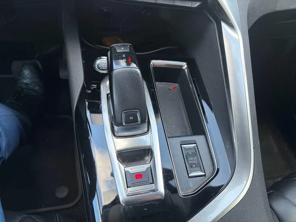 Peugeot 5008 (2021) — foto 3 van 18