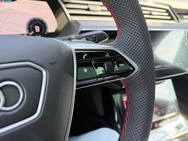 AUDI Q8 e-tron Sportback (2025) — foto 6 van 26