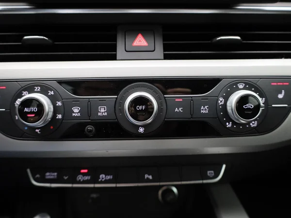 Audi A5 (2022) — foto 13 van 43