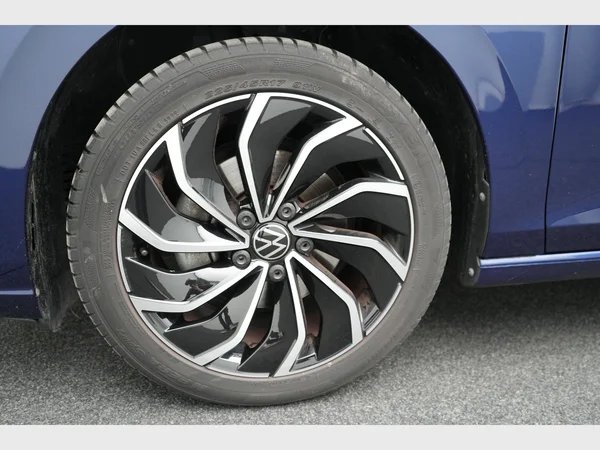 VOLKSWAGEN Golf VIII (2023) — foto 3 van 27