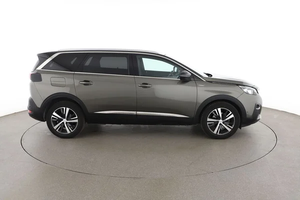 Peugeot 5008 (2020) — foto 13 van 16