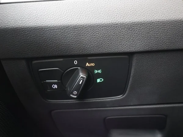 VOLKSWAGEN Passat Variant GTE (2022) — foto 14 van 30