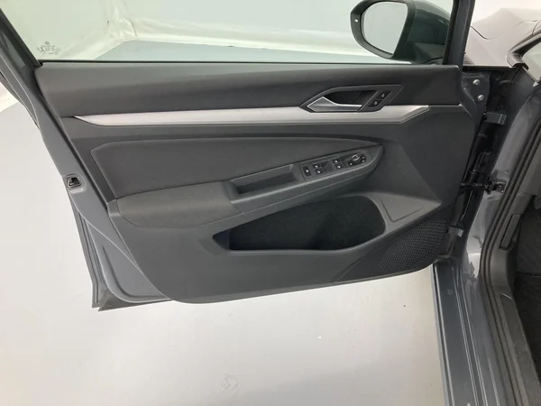 VOLKSWAGEN Golf VIII SW (2022) — foto 17 van 36