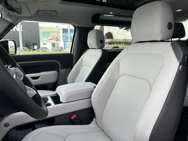 Land Rover Defender (2026) — foto 3 van 33