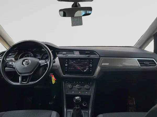 VOLKSWAGEN Touran (2019) — foto 16 van 20