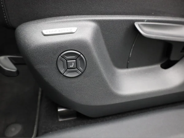 VOLKSWAGEN Tiguan (2025) — foto 8 van 24