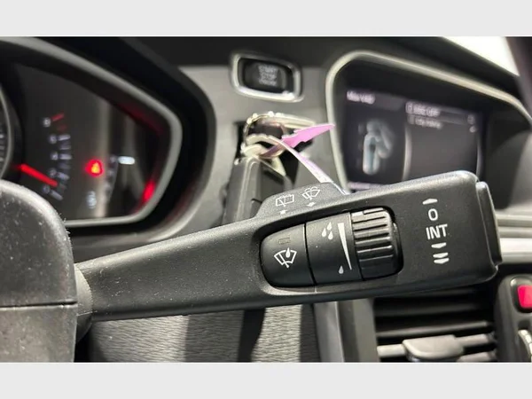 Volvo V40 (2019) — foto 18 van 29