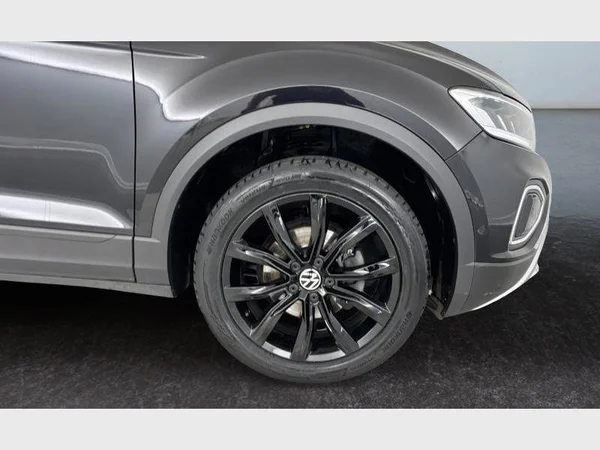 Volkswagen T-Roc (2023) — foto 22 van 23