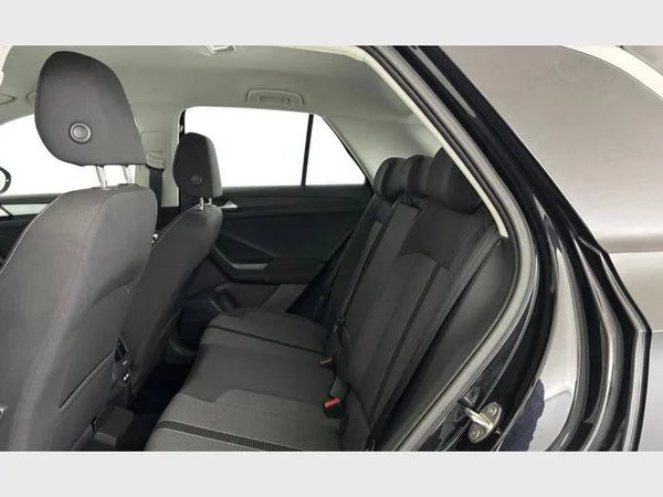 Volkswagen T-Roc (2023) — foto 14 van 22