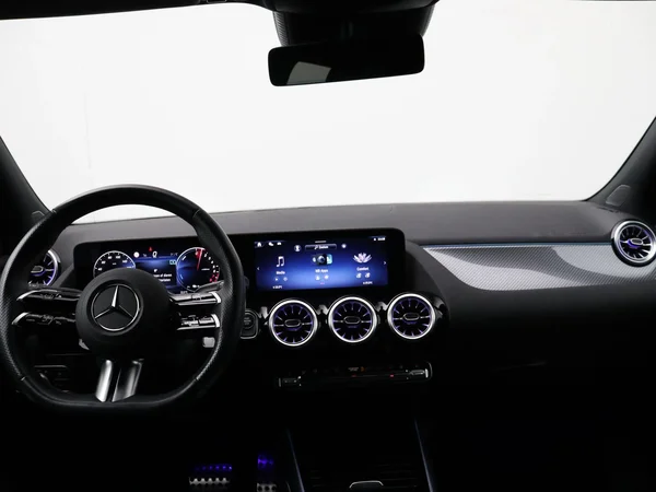 Mercedes-Benz GLA (2024) — foto 16 van 33