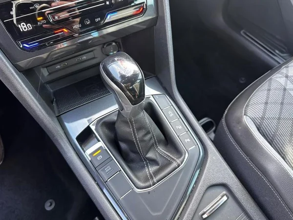 VOLKSWAGEN Tiguan (2021) — foto 14 van 33