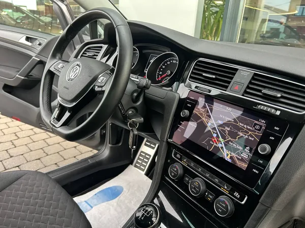 Volkswagen Golf (2019) — foto 2 van 21
