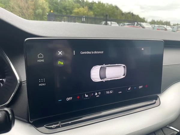 SKODA Octavia Combi (2023) — foto 13 van 21