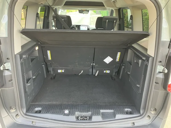 FORD Tourneo Courier (2025) — foto 6 van 25
