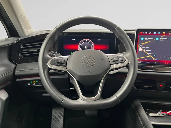 VOLKSWAGEN Tiguan (2024) — foto 18 van 20