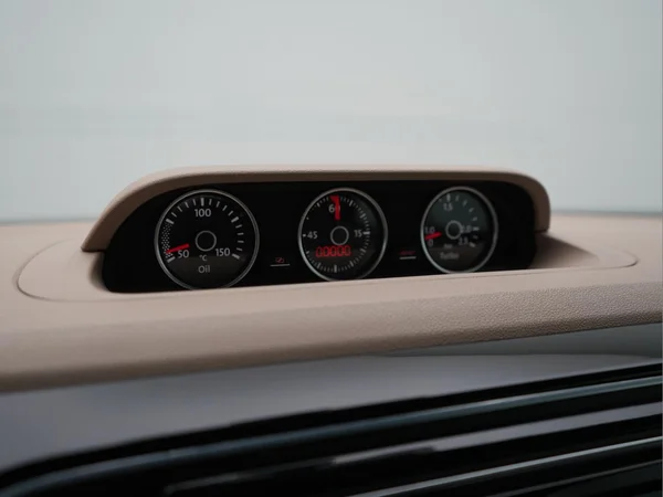 VOLKSWAGEN Beetle Cabriolet (2015) — foto 27 van 39