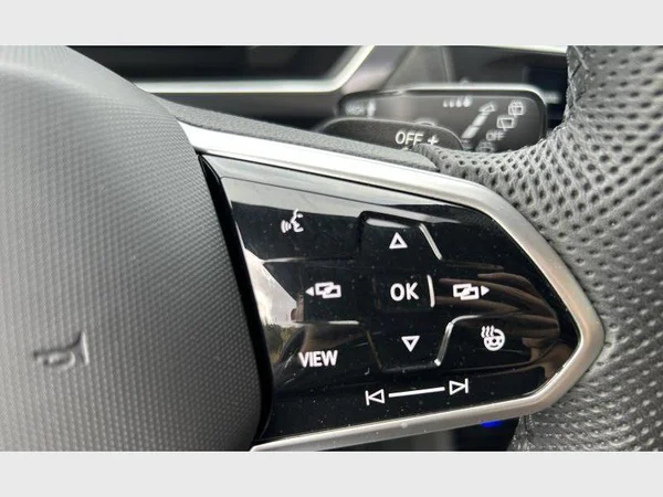 Volkswagen Tiguan Allspace (2023) — foto 31 van 40