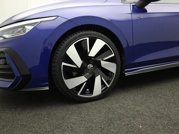 VOLKSWAGEN Golf VIII (2024) — foto 3 van 20
