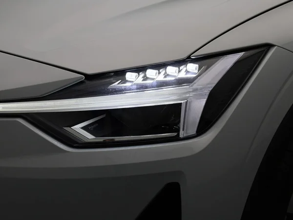 Polestar 2 (2022) — foto 8 van 49